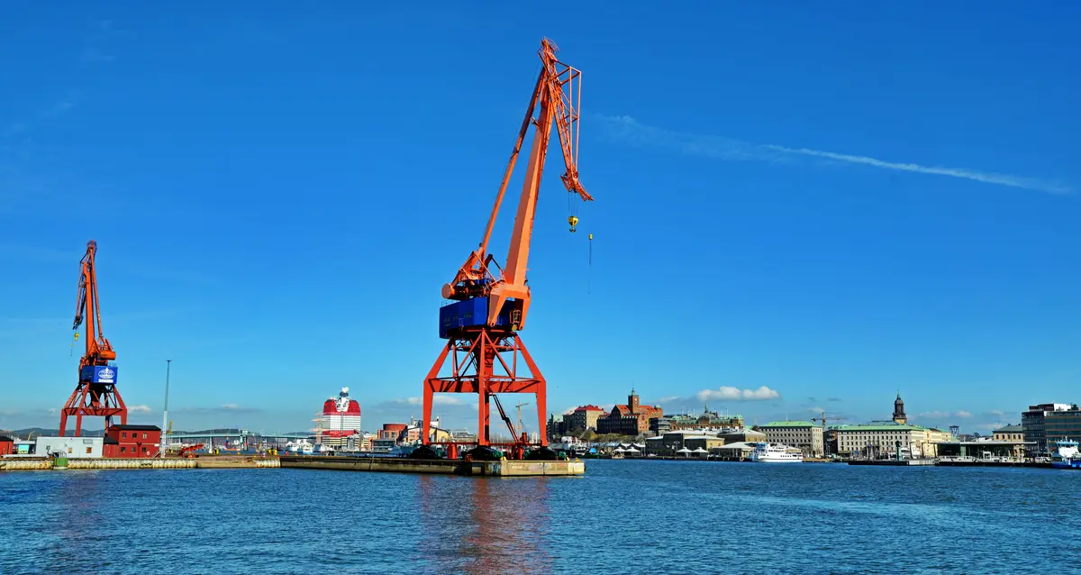 Vy över Göteborgs hamn och stad från Götaverken